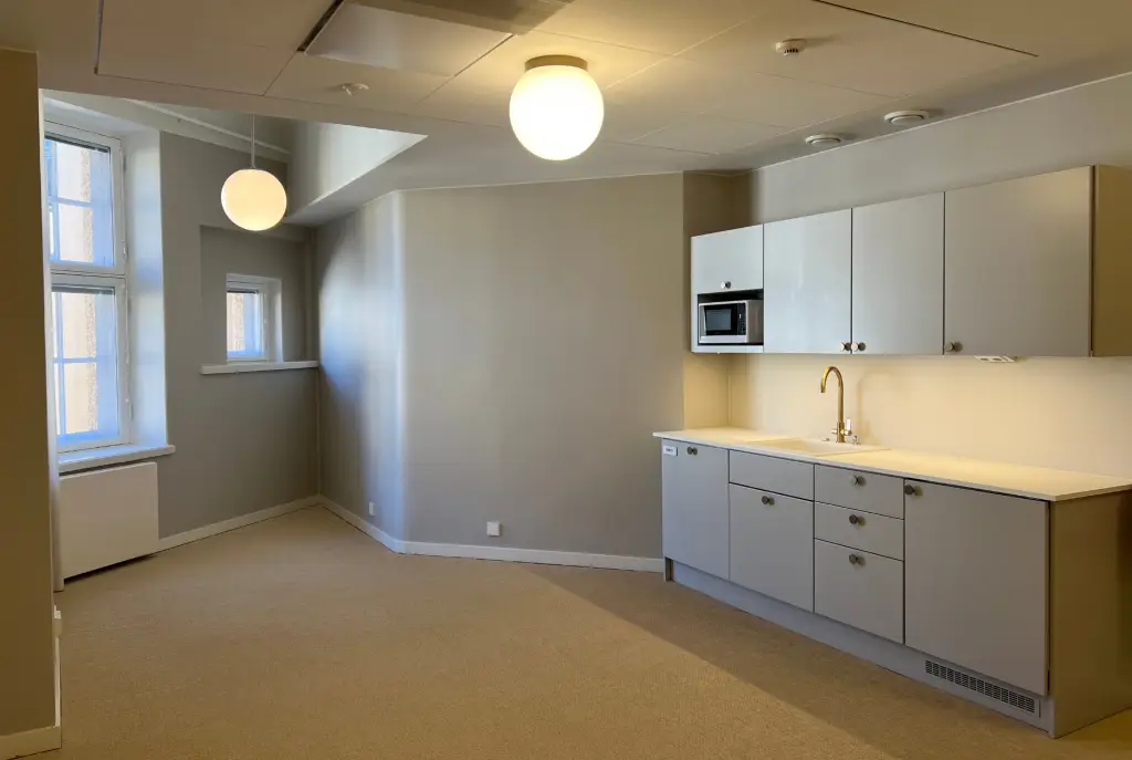 Toimisto keittiöllä