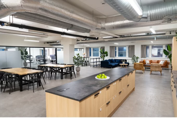 Viihtyisä tapahtumatila ja sauna Ruoholahdessa.